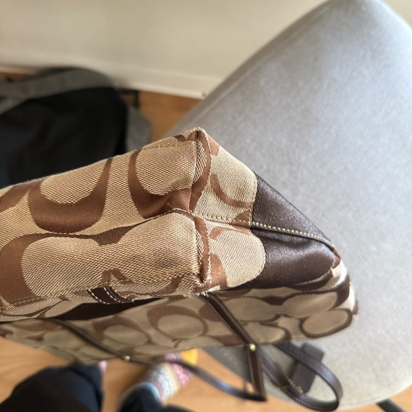 Coach Women's Tan and Brown Signature Tote Bag Purse With Hangtag Stunning - Picture 15 of 15